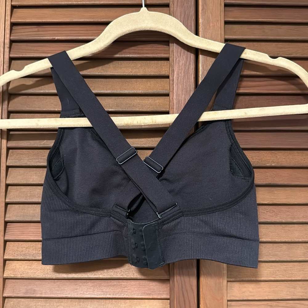 ALO Yoga Black Racerback Sports Bra with Compression Fit - Picture 4 of 5